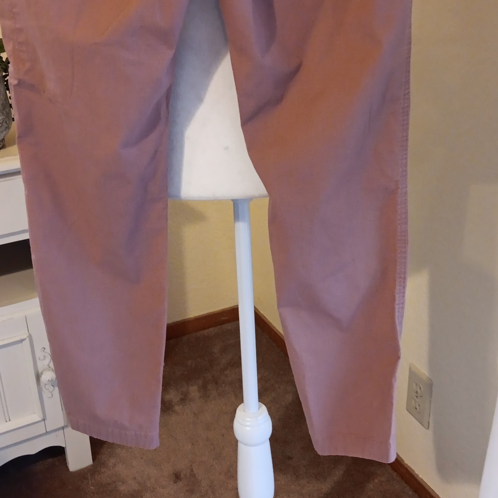 Vuori Cotton Joggers. The Rise. The Shine. Athleisure. - Picture 9 of 12